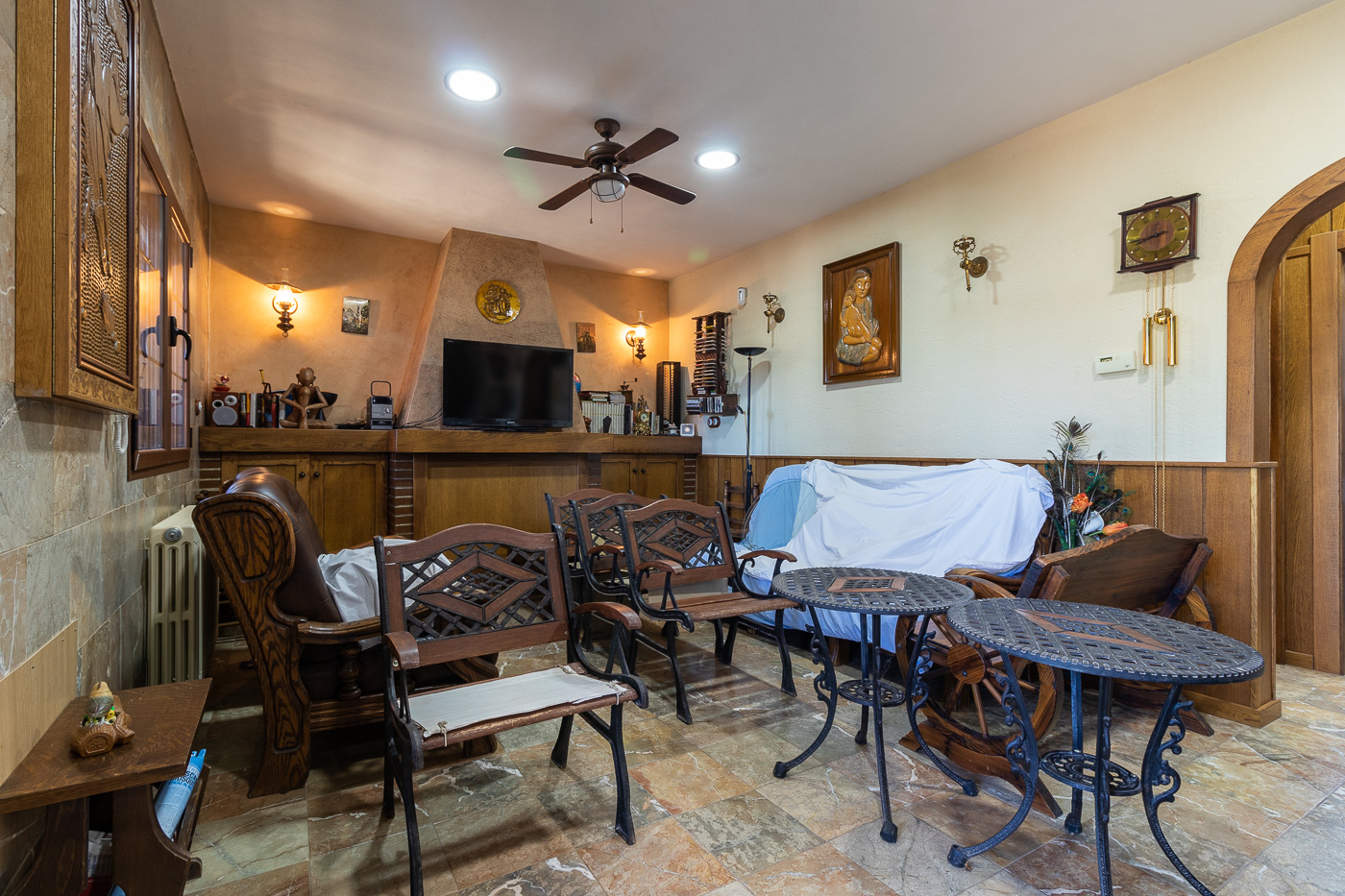 CHALET CON PISCINA, JACUZZI Y PARCELA AJARDINADA EN CEHEGÍN