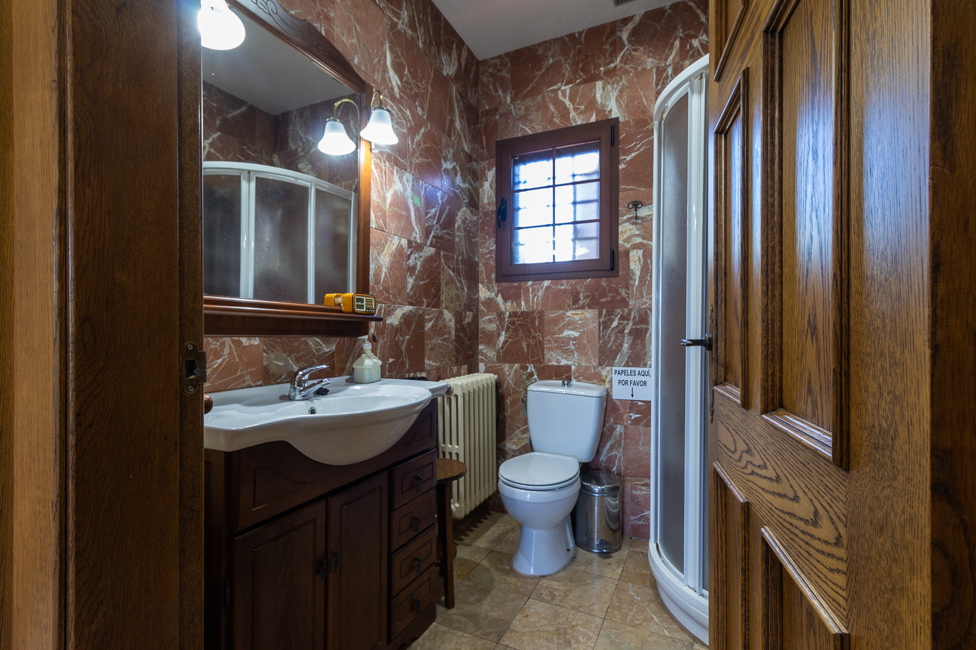 CHALET CON PISCINA, JACUZZI Y PARCELA AJARDINADA EN CEHEGÍN