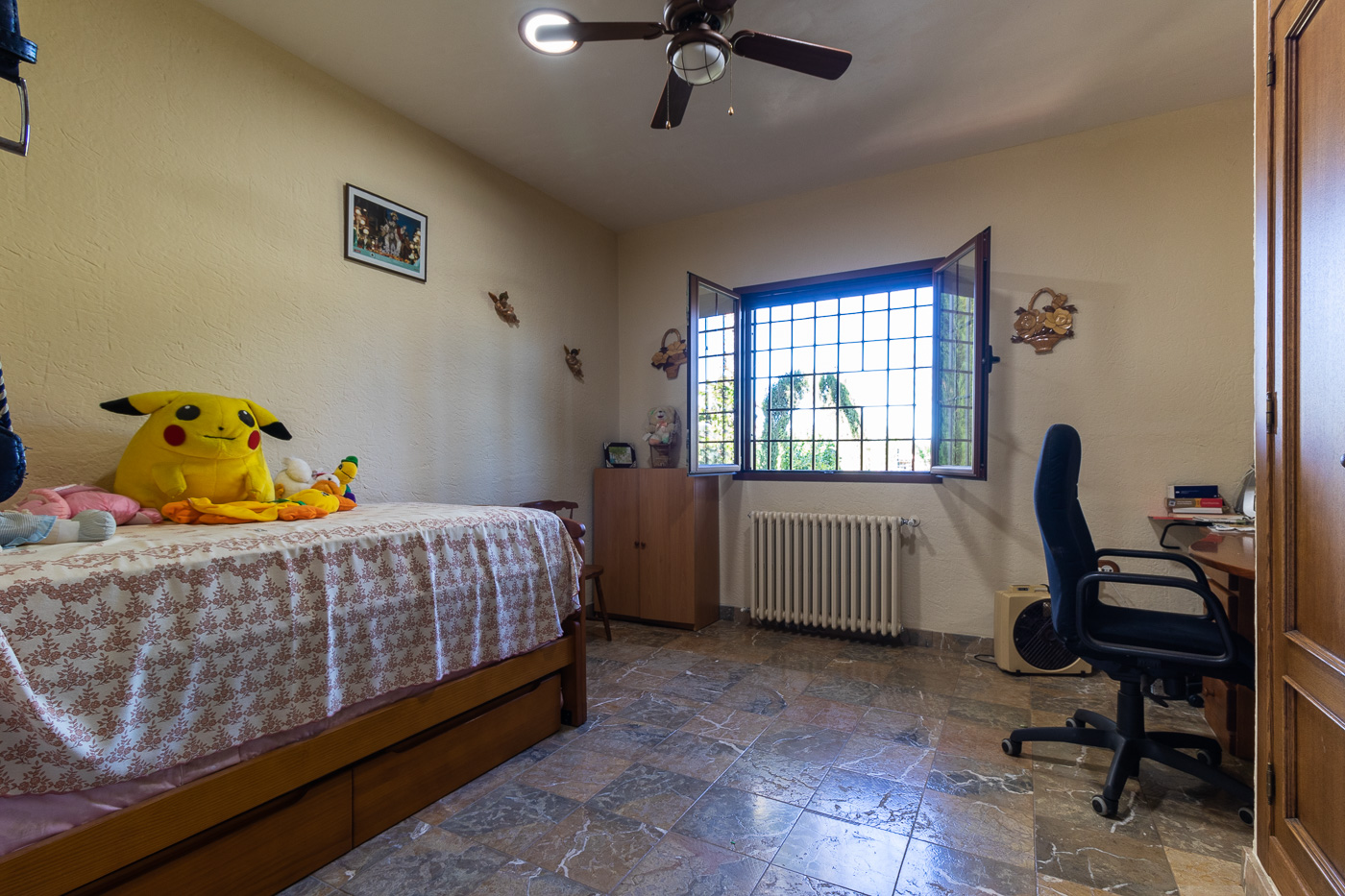 CHALET CON PISCINA, JACUZZI Y PARCELA AJARDINADA EN CEHEGÍN