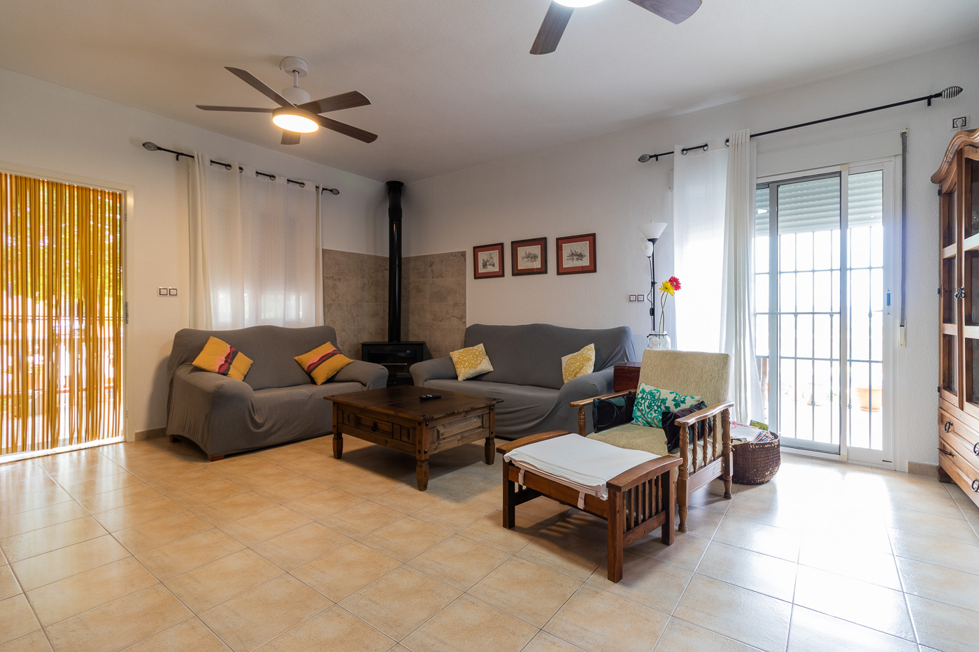 CHALET CON PISCINA Y APARTAMENTO ANEXO EN PLIEGO
