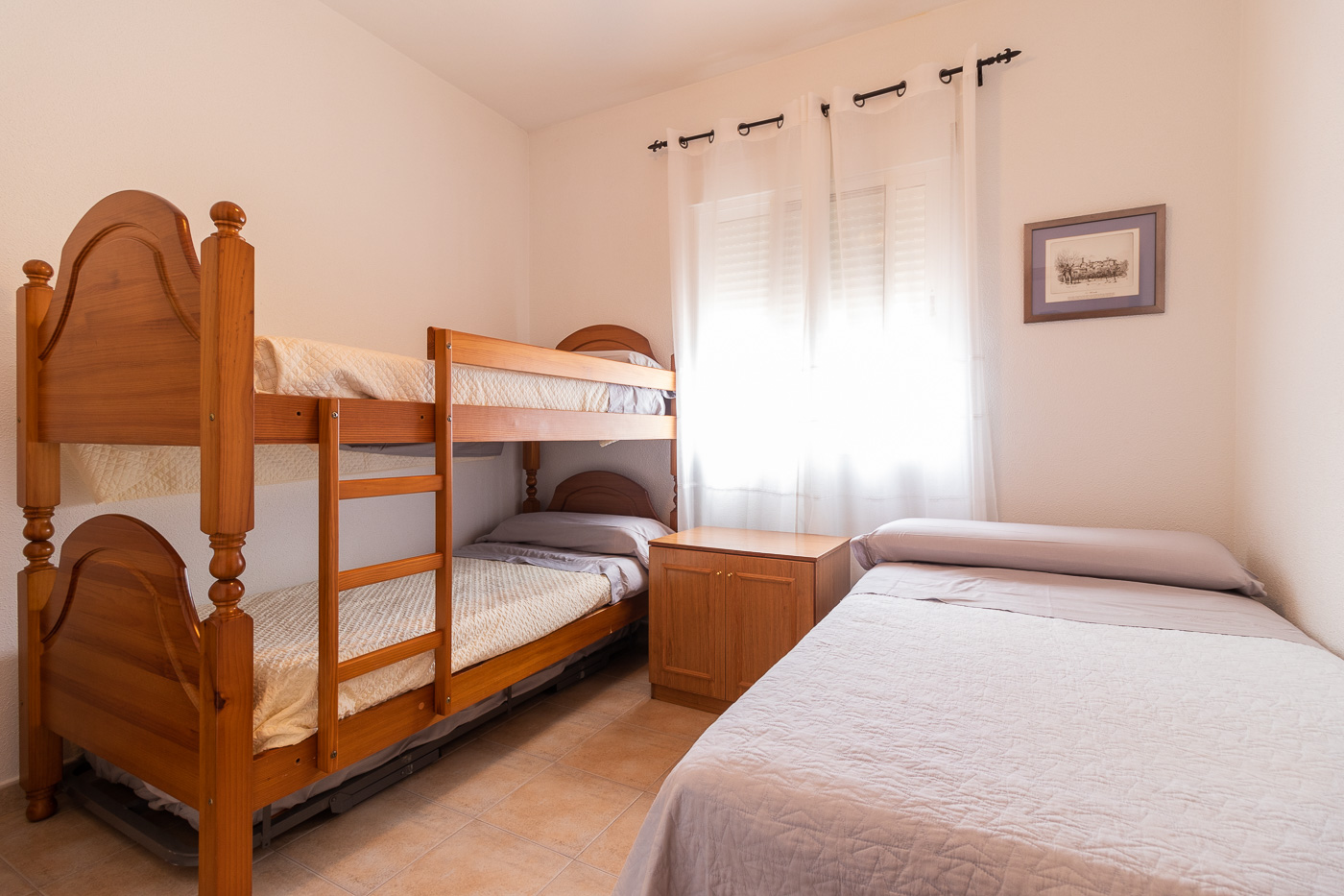 CHALET CON PISCINA Y APARTAMENTO ANEXO EN PLIEGO