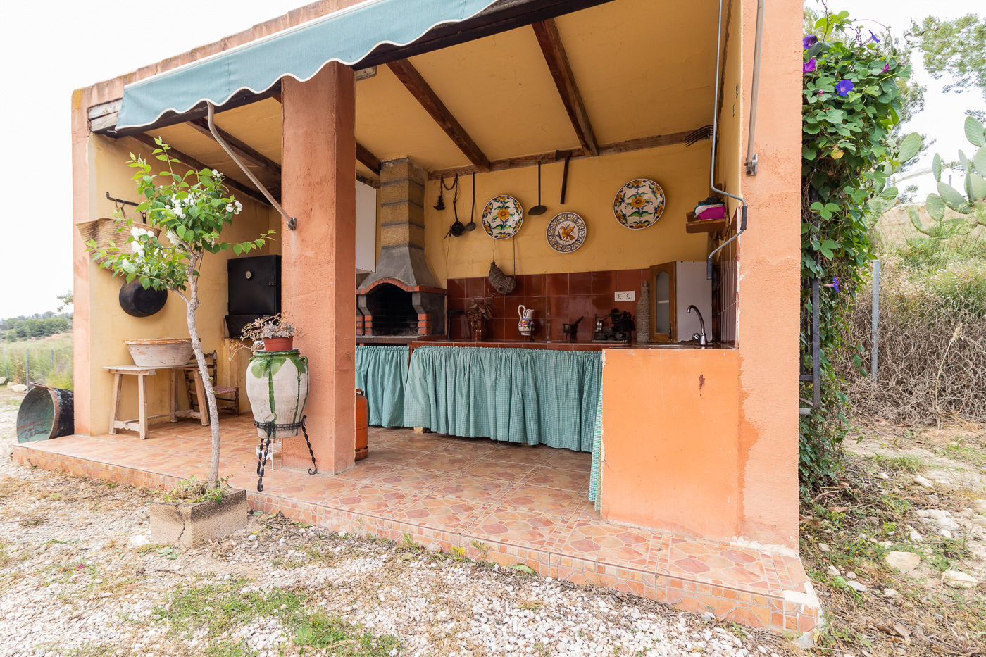 CHALET CON PISCINA Y APARTAMENTO ANEXO EN PLIEGO