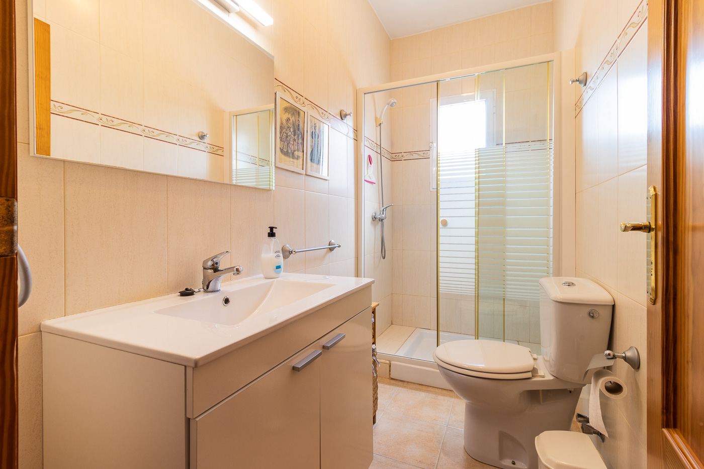 CHALET CON PISCINA Y APARTAMENTO ANEXO EN PLIEGO