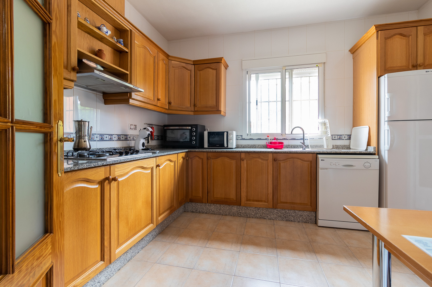 CHALET CON PISCINA Y APARTAMENTO ANEXO EN PLIEGO