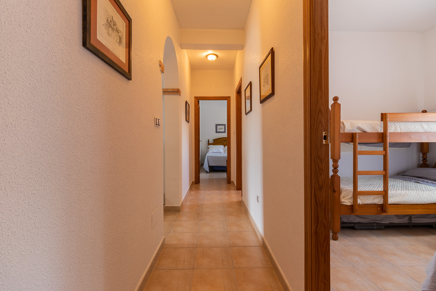 CHALET CON PISCINA Y APARTAMENTO ANEXO EN PLIEGO