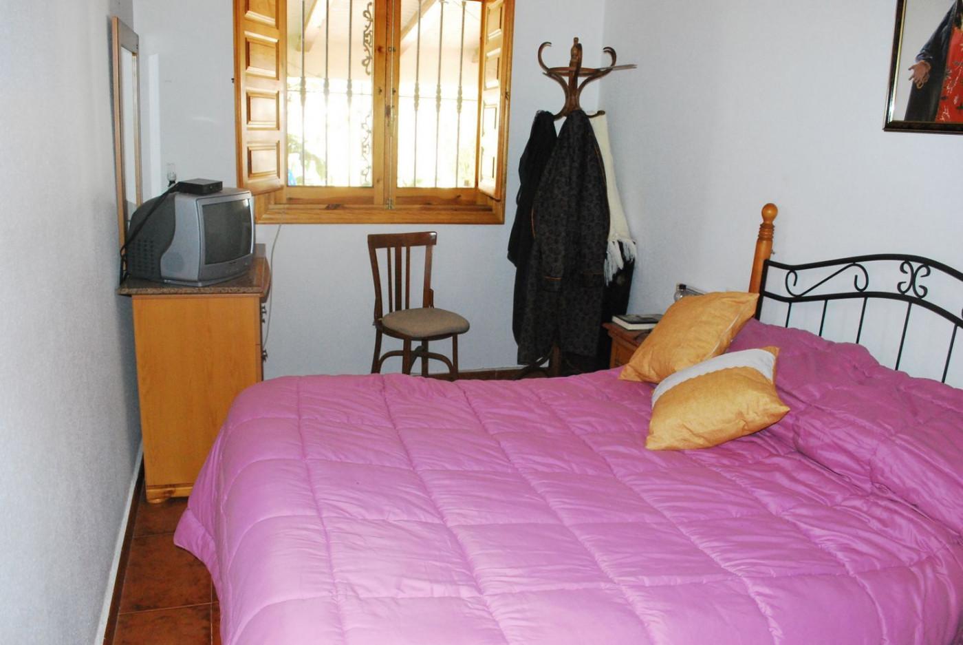 Oportunidad Única: Vivienda con Encanto y Gran Potencial Comercial