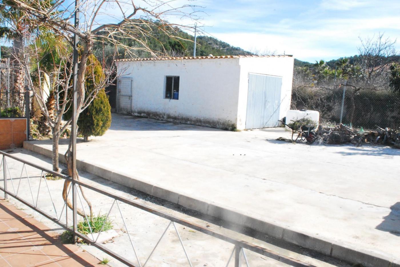 Oportunidad Única: Vivienda con Encanto y Gran Potencial Comercial
