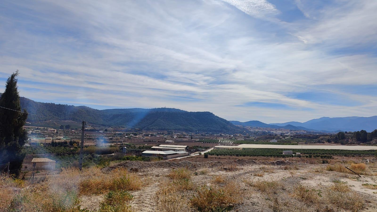 Finca rústica de secano con cortijo para reformar