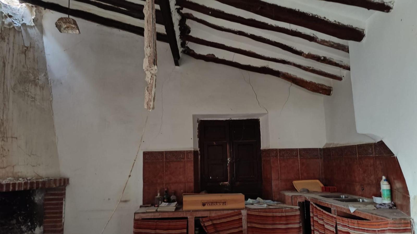 Finca rústica de secano con cortijo para reformar