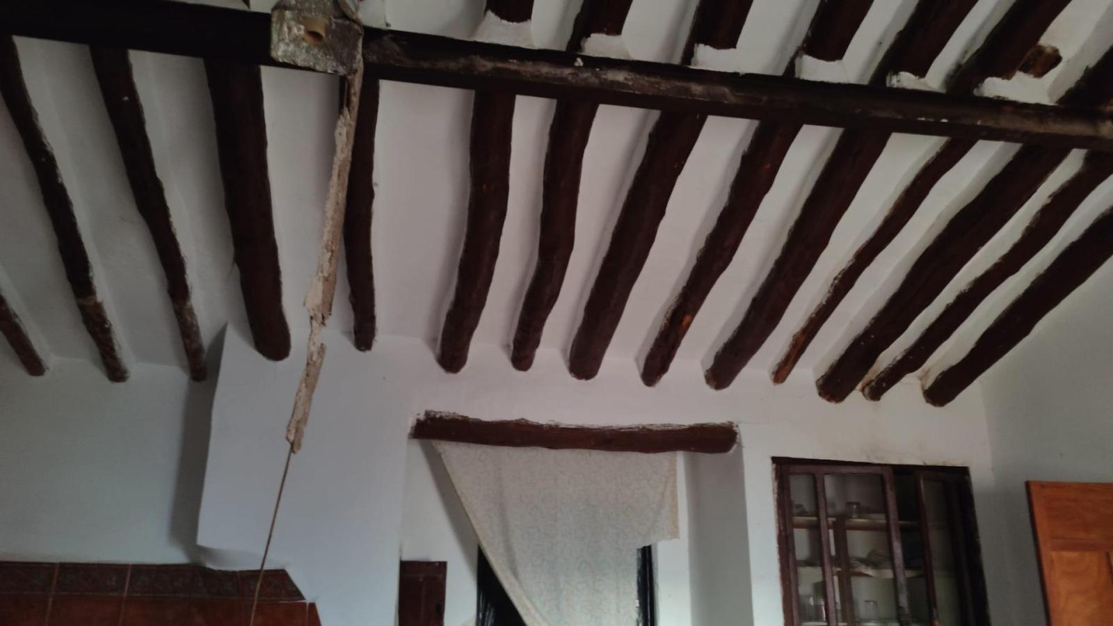Finca rústica de secano con cortijo para reformar