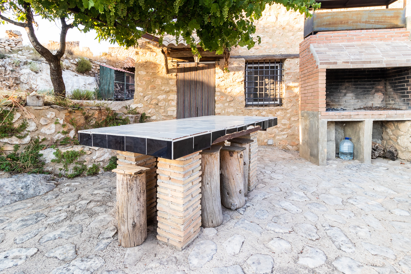 Casa de piedra en caserío