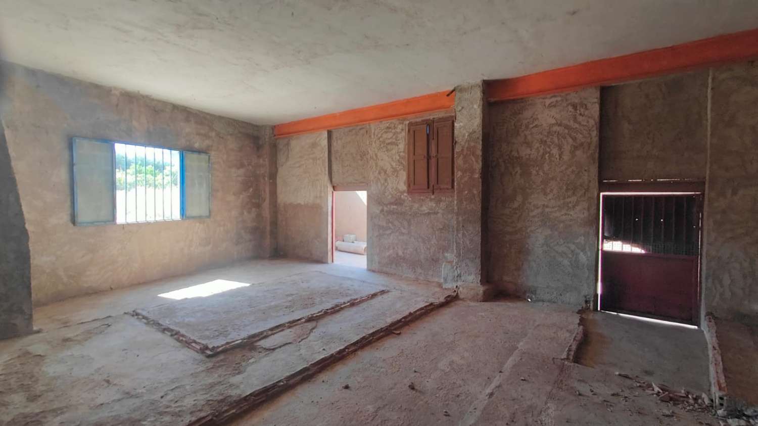 Casa por Terminar con Parcela de 893 m² en Pliego – Proyecto con Potencial Rural