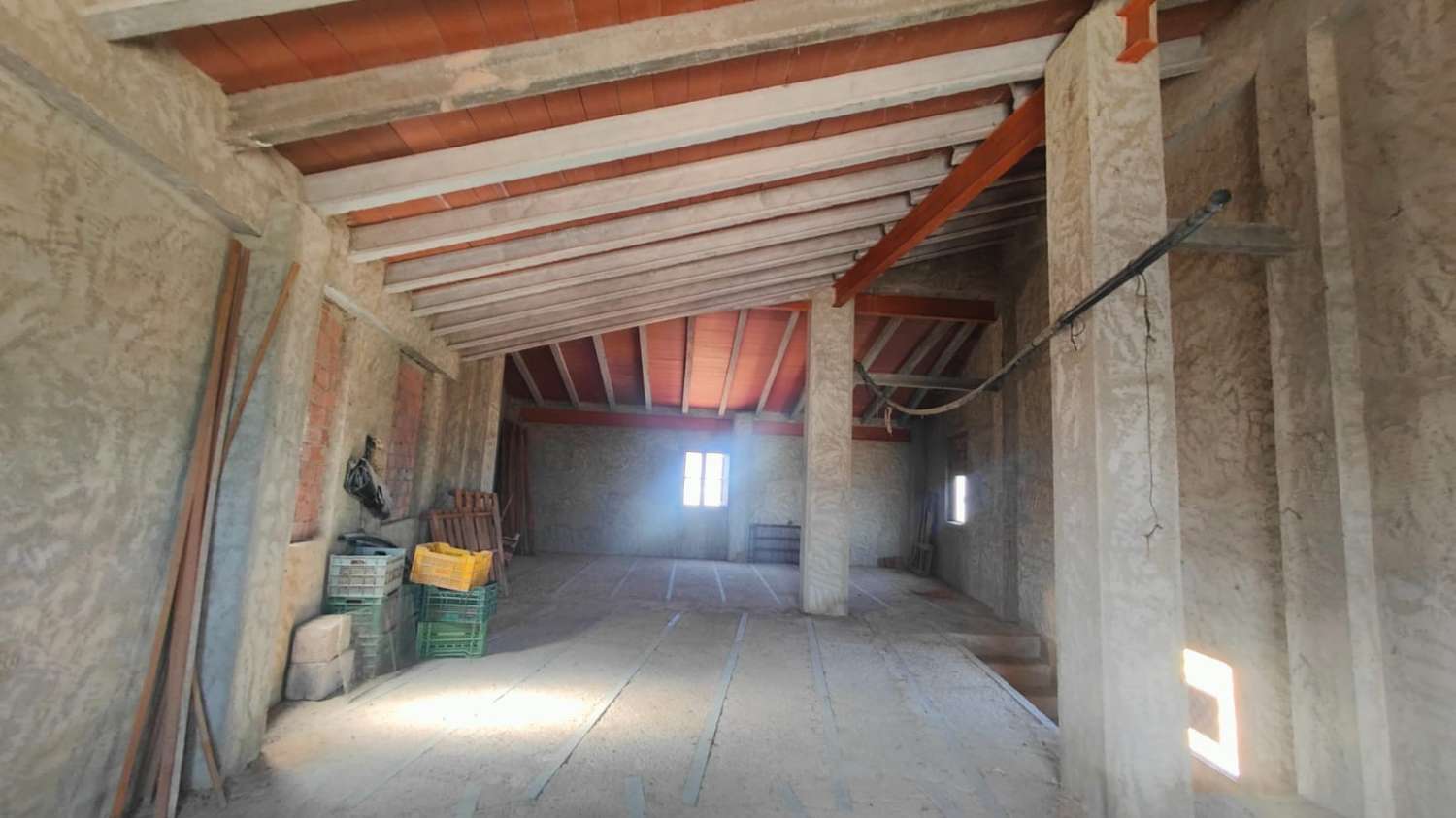 Casa por Terminar con Parcela de 893 m² en Pliego – Proyecto con Potencial Rural