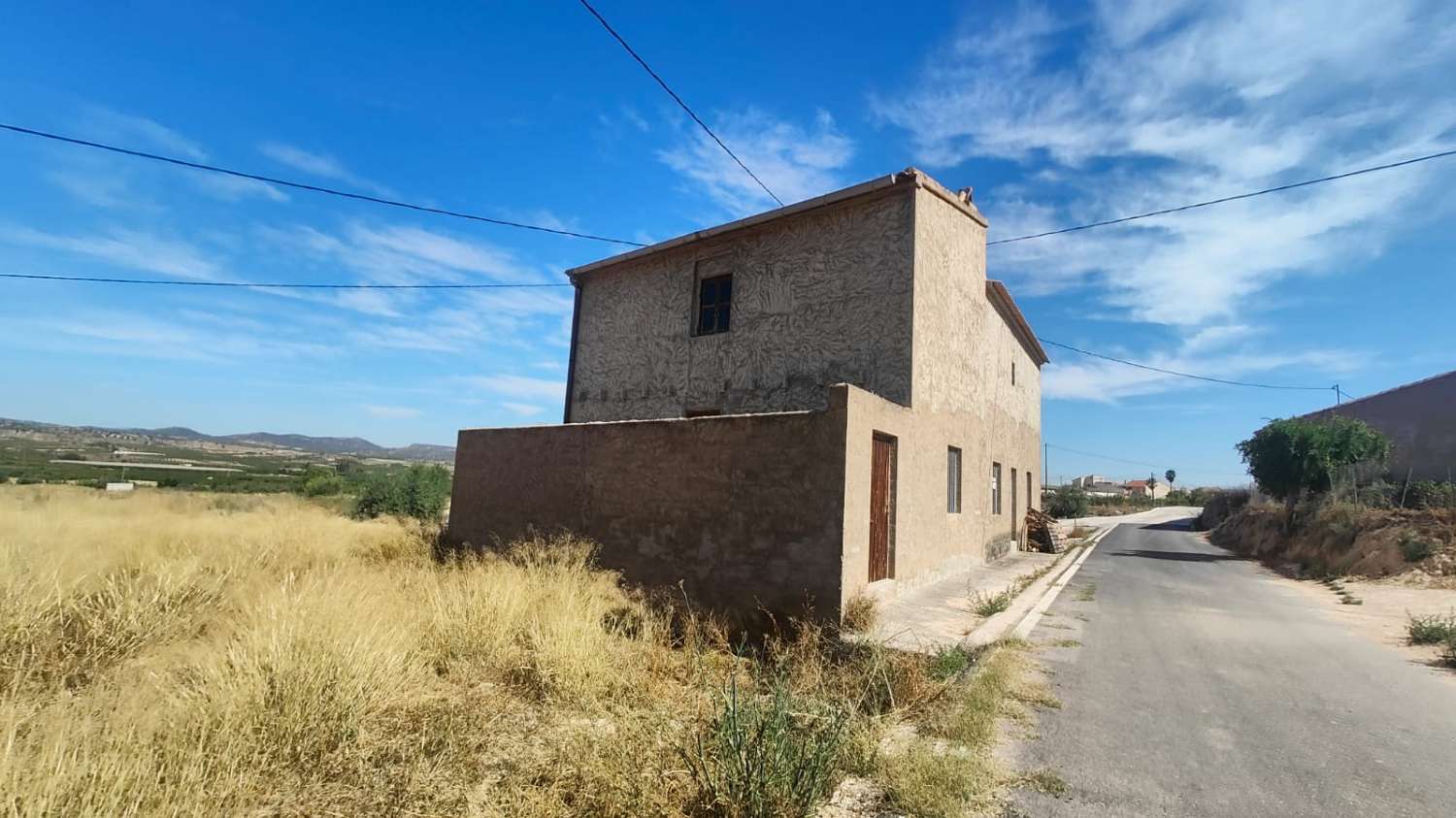 Casa por Terminar con Parcela de 893 m² en Pliego – Proyecto con Potencial Rural
