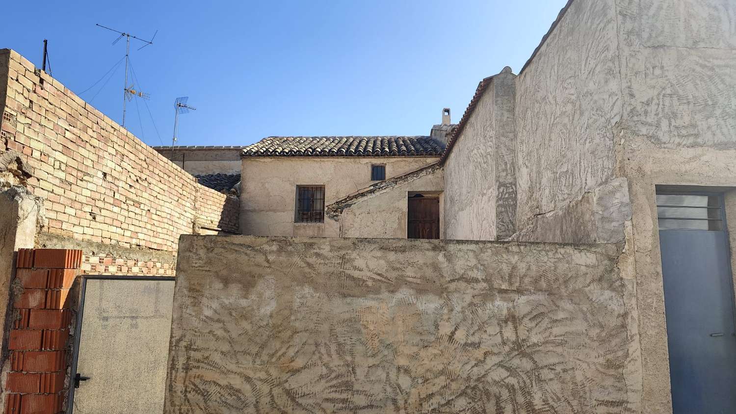 Casa de 114 m² con Patio para Reforma Integral