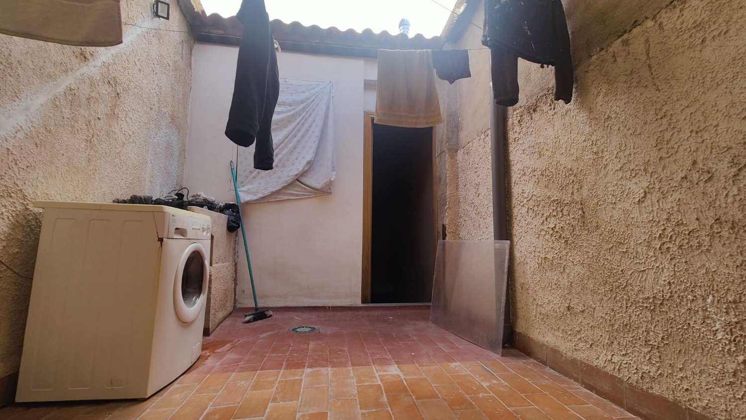 Piso de 117 m² con Patio y Chimenea – 1ª Planta en Zona Tranquila