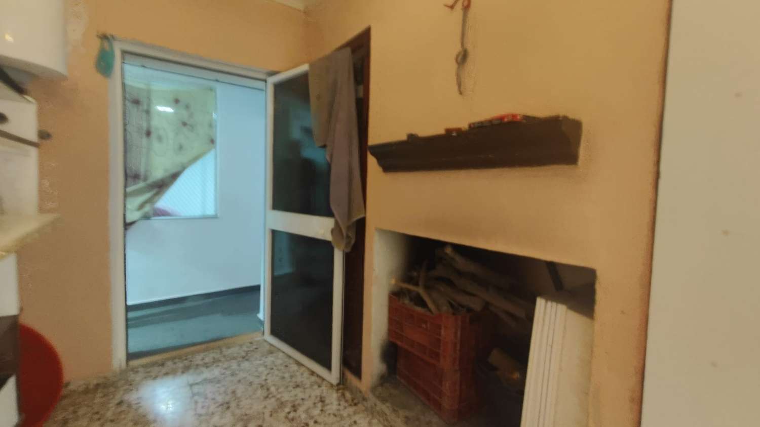 Piso de 117 m² con Patio y Chimenea – 1ª Planta en Zona Tranquila