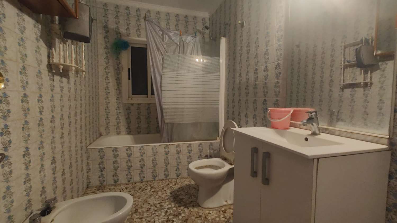 Piso de 117 m² con Patio y Chimenea – 1ª Planta en Zona Tranquila