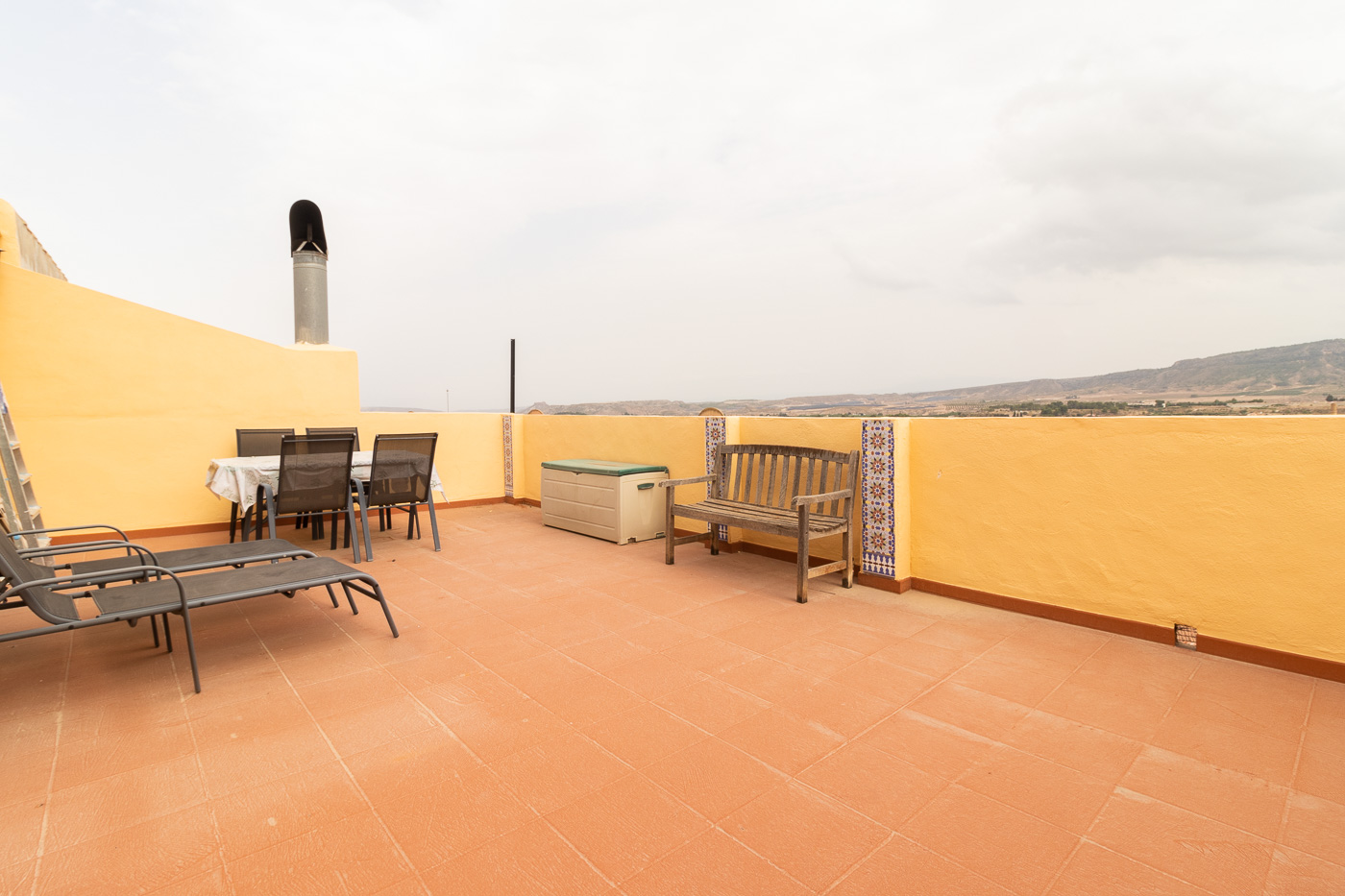 Casa con amplia terraza en Mula