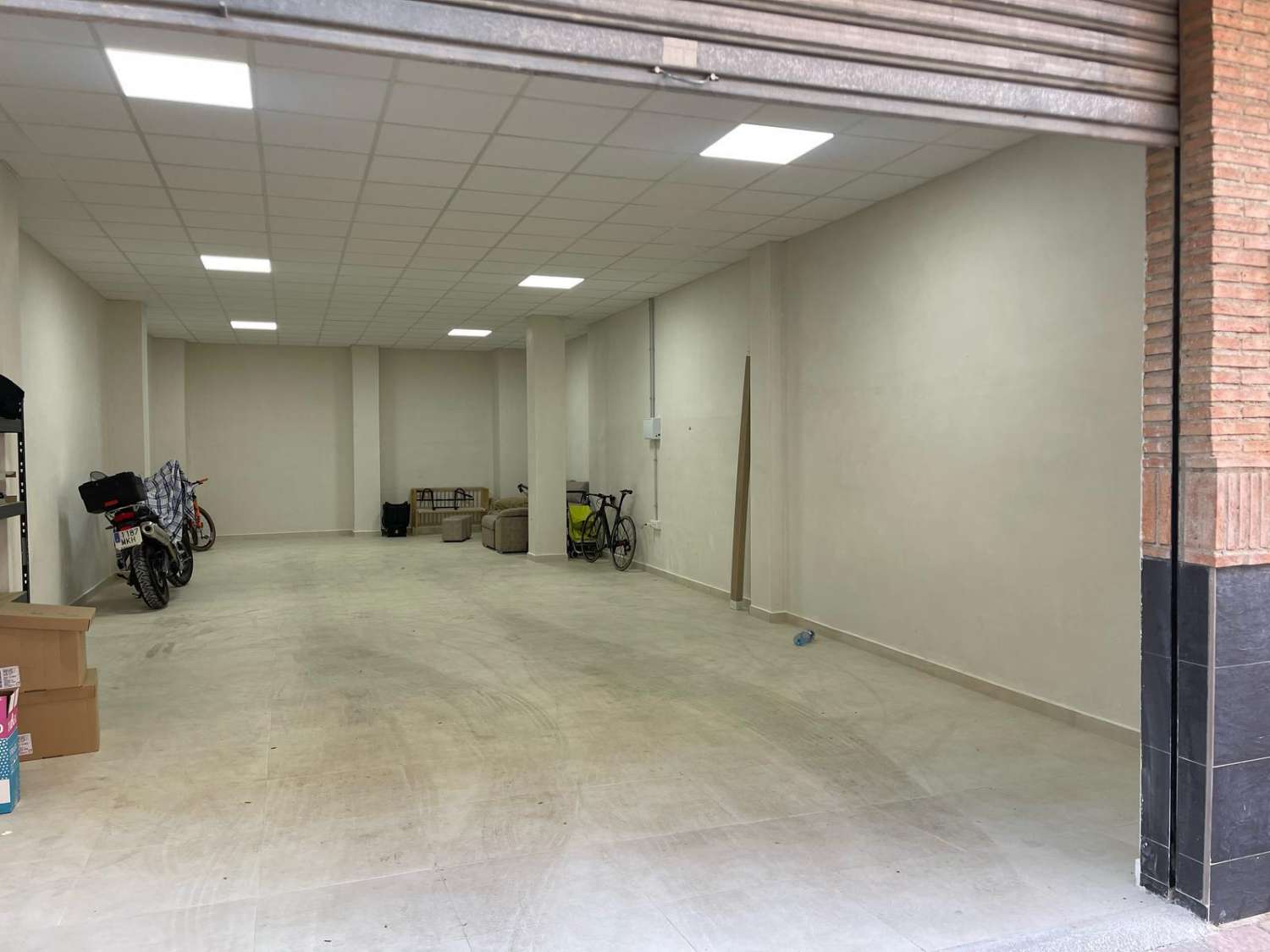 Bajo de 93 m² en Zona Céntrica de Mula – Ideal para Negocio, Almacén o Garaje