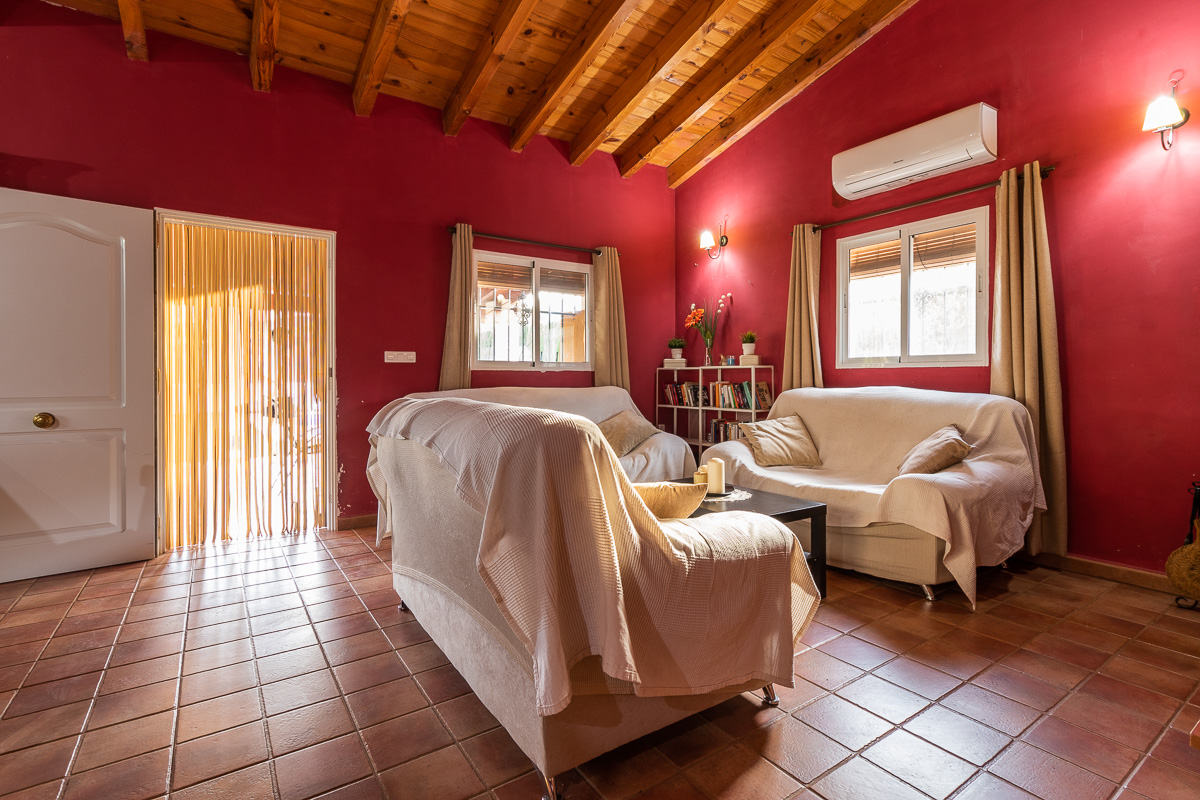 Chalet con parcela independiente y piscina en Pliego (Murcia)