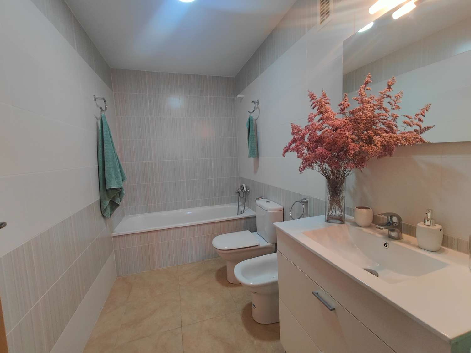 Utvendig leilighet med garasje og bod i utmerket stand i Alhama de Murcia