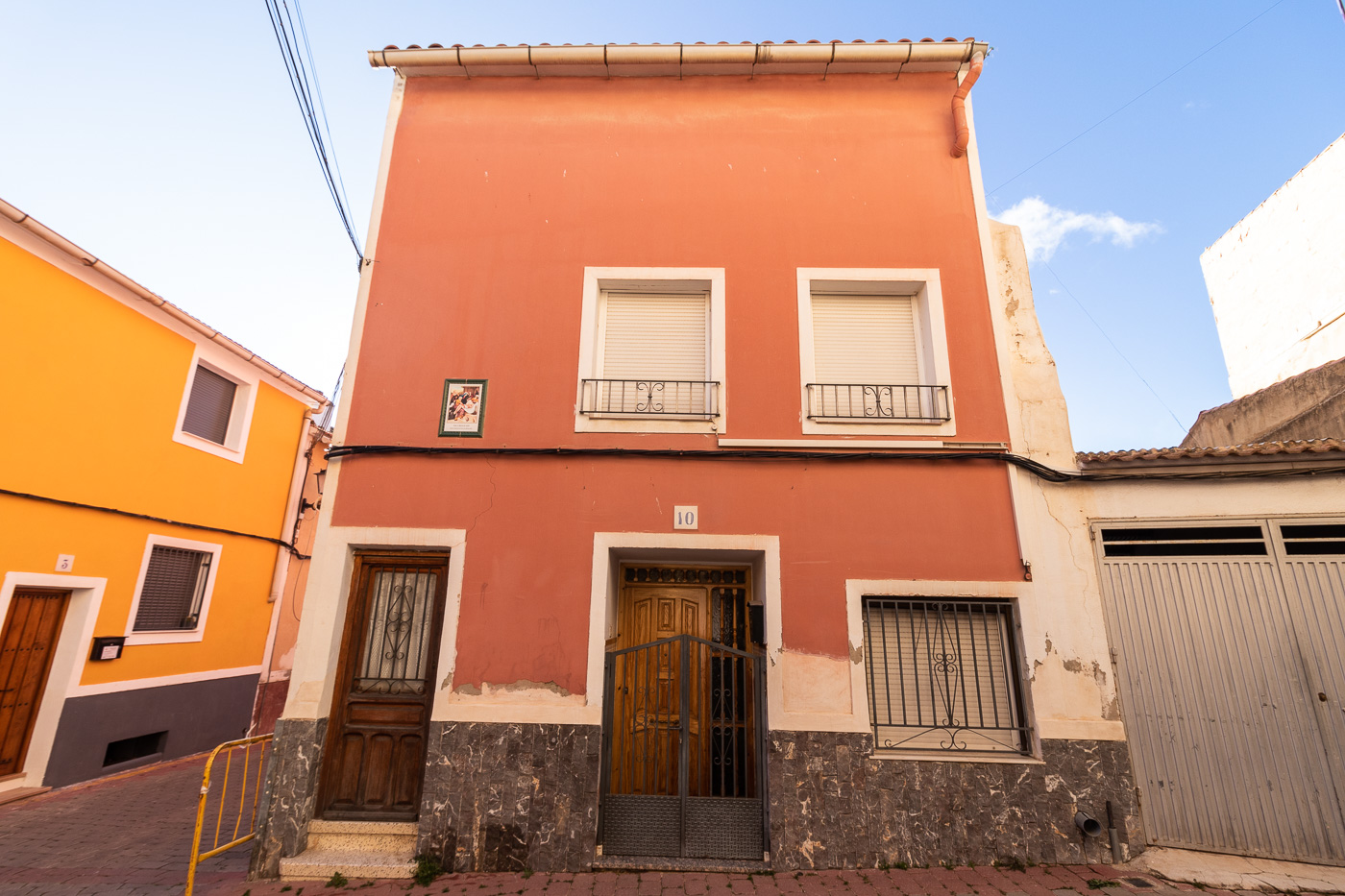 Traditional village house, garage and patio in the town center of Bullas