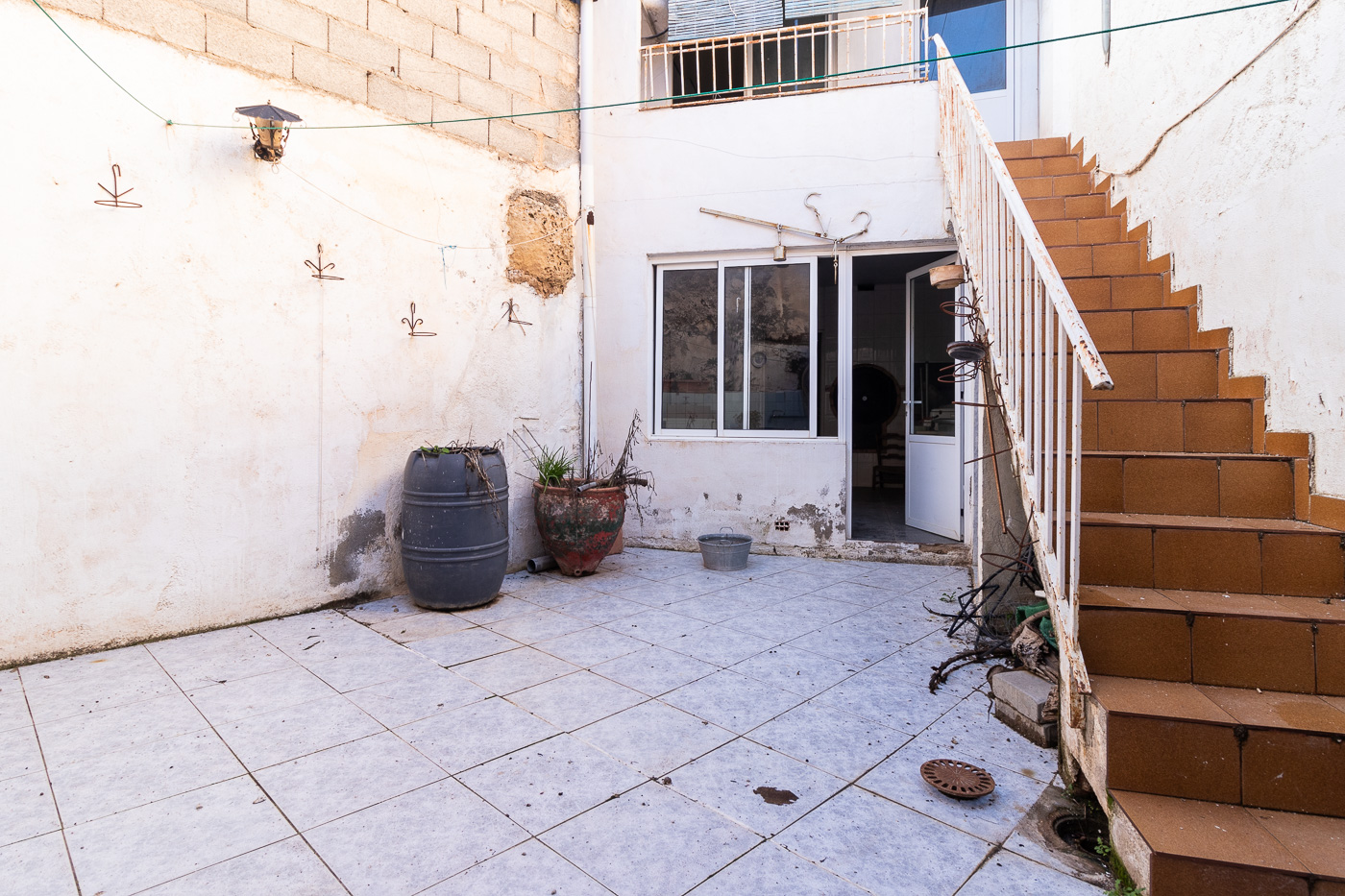 Traditional village house, garage and patio in the town center of Bullas