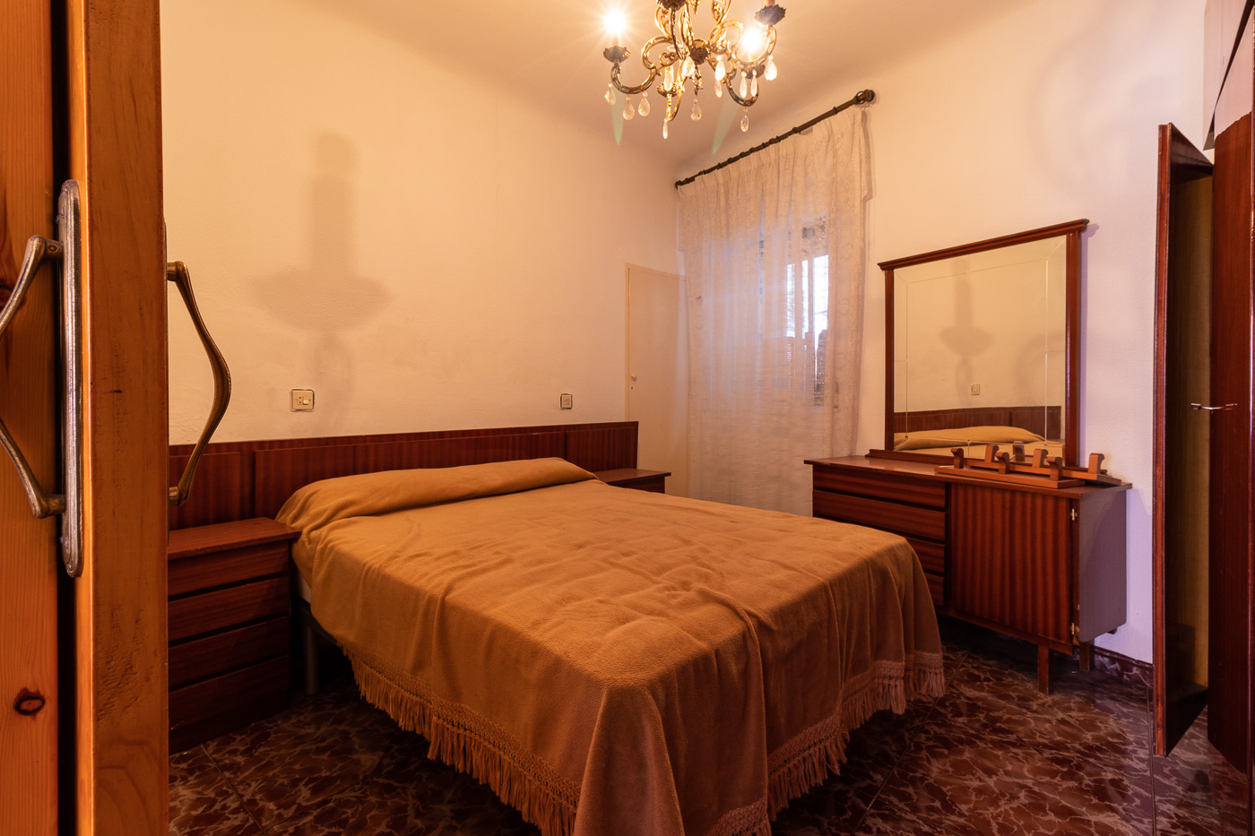 Traditional village house, garage and patio in the town center of Bullas