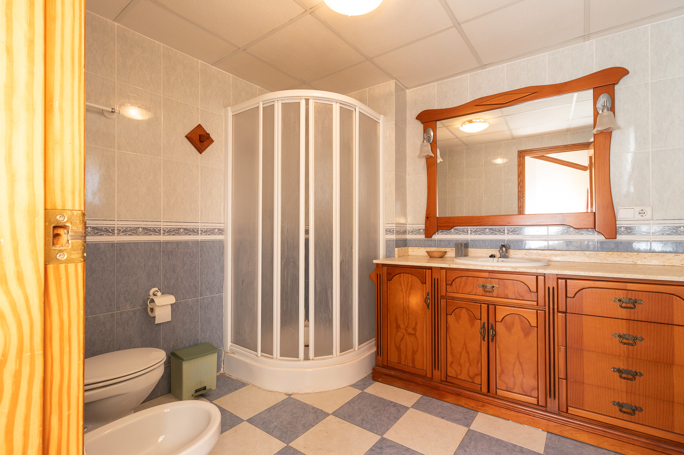 Traditional village house, garage and patio in the town center of Bullas