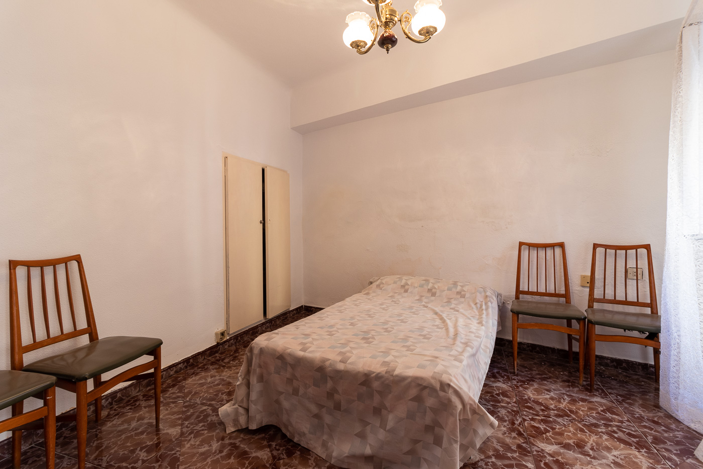 Traditional village house, garage and patio in the town center of Bullas