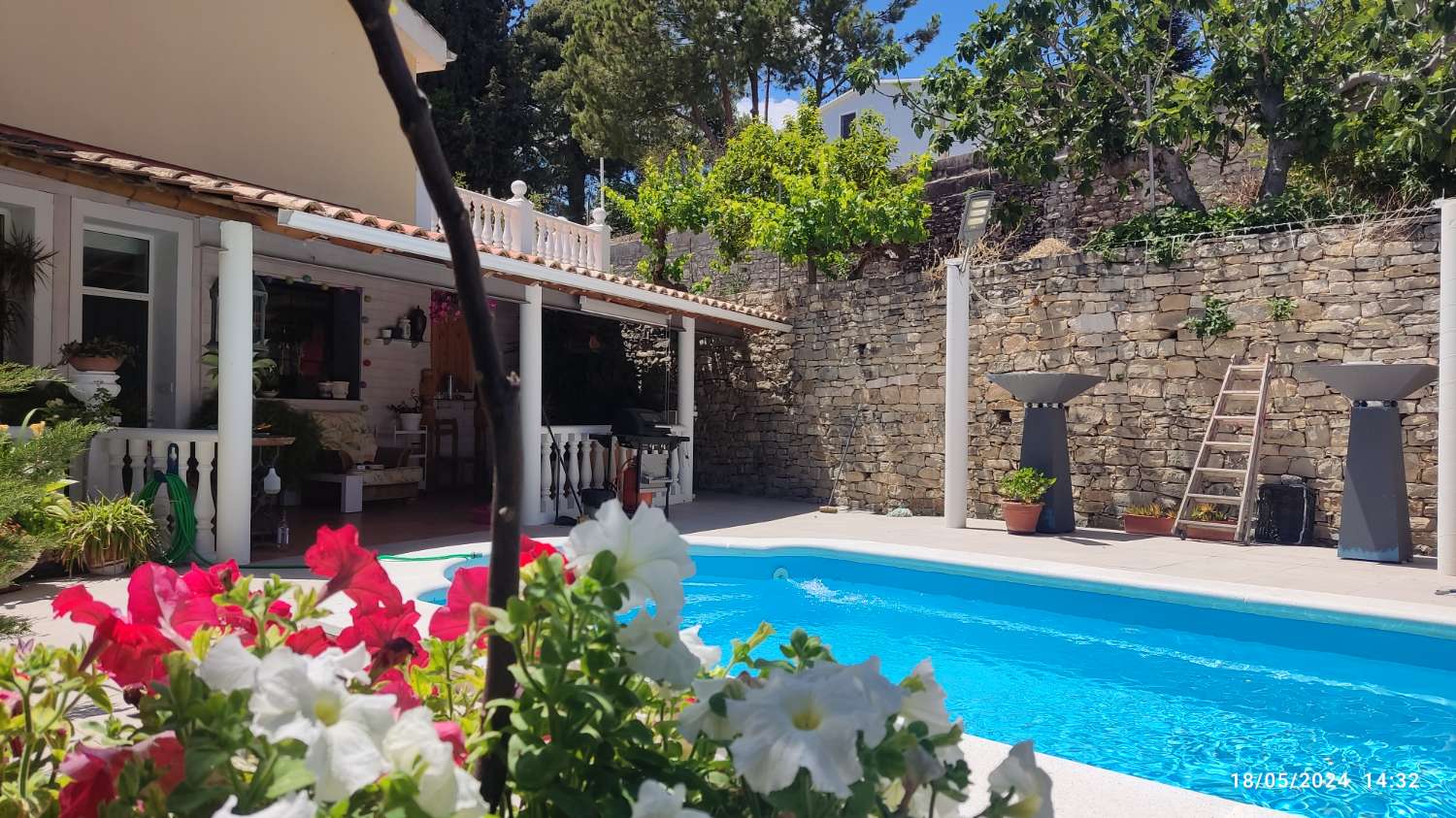 Chalet independiente de 3 plantas con piscina y parcela de 1.100 m² en Moratalla (Murcia)