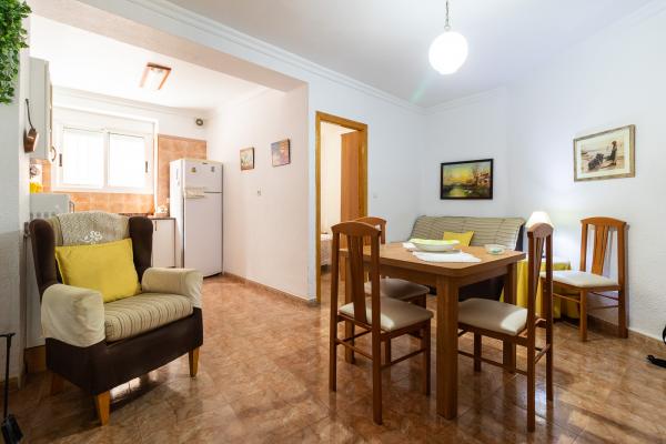 Casa reformada y amueblada en Pliego centro – 5 habitaci...