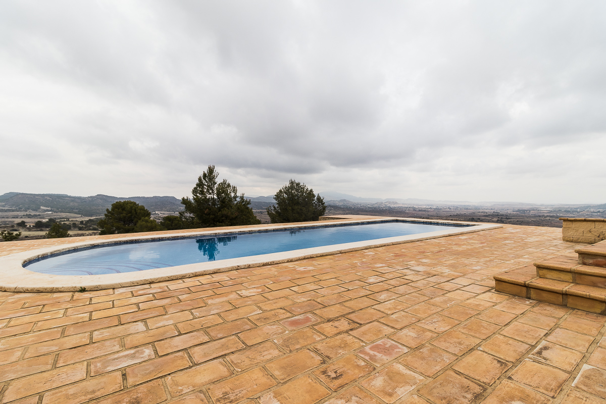 Casa de campo con piscina y 60 ha de almendro ecológico en Mula (a 4 min de Pliego)