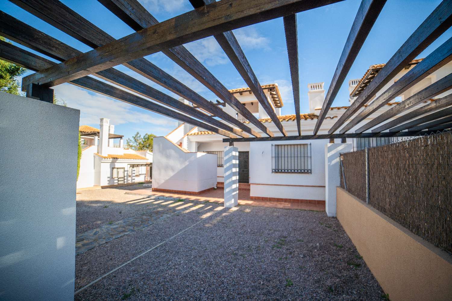 Residencial de obra nueva con villas independientes y adosados en Fuente Álamo