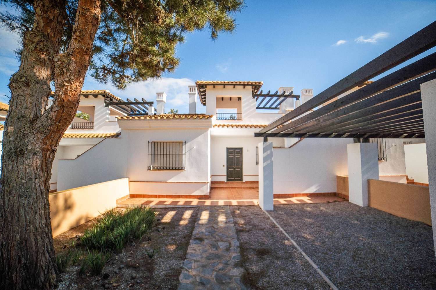 Residencial de obra nueva con villas independientes y adosados en Fuente Álamo