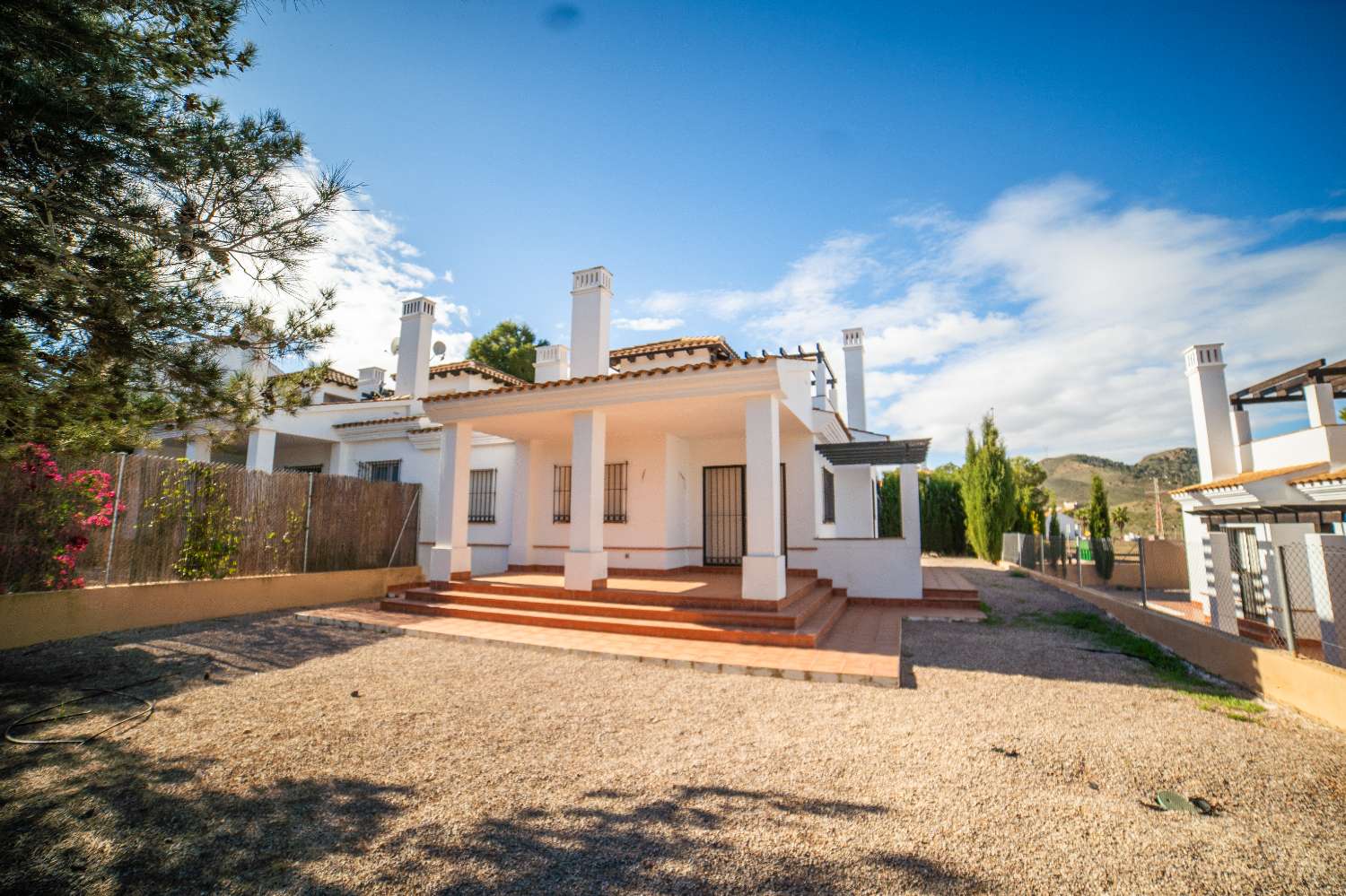 Residencial de obra nueva con villas independientes y adosados en Fuente Álamo