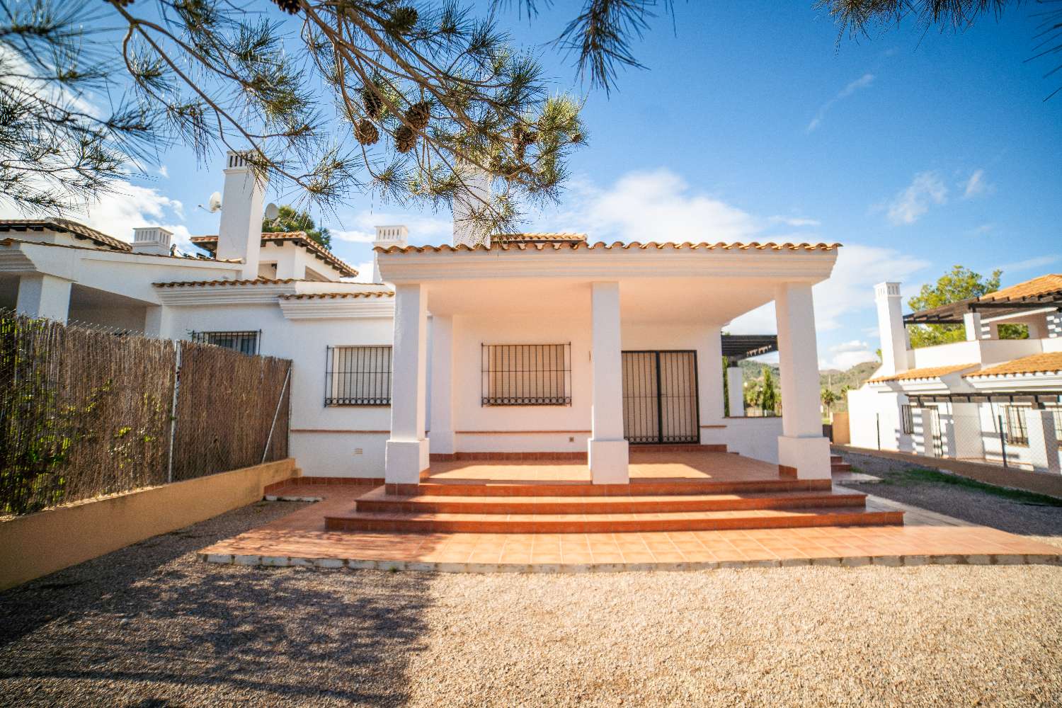 Residencial de obra nueva con villas independientes y adosados en Fuente Álamo