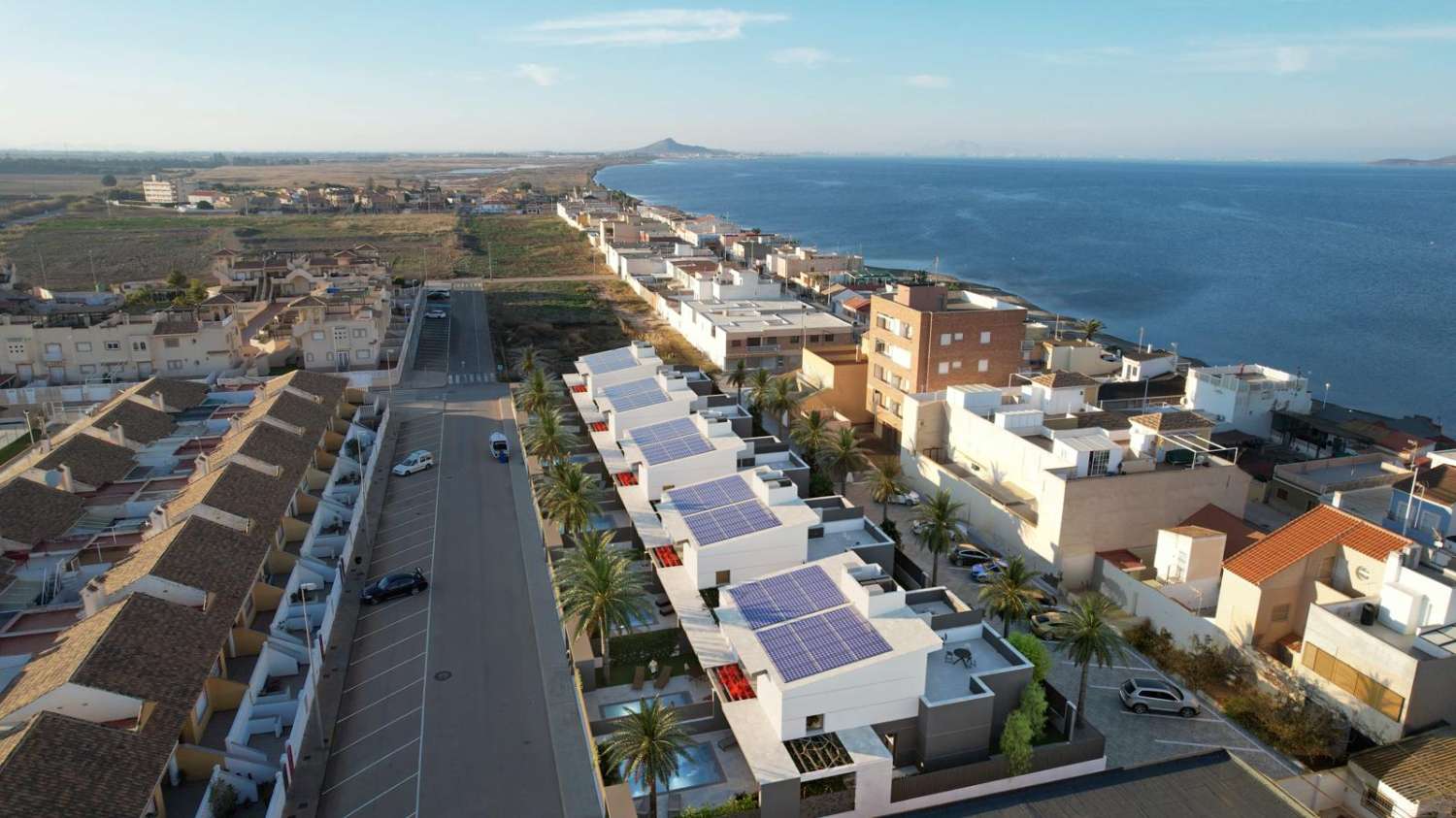 Villas de obra nueva con piscina privada y solárium junto al Mar Menor en Los Nietos