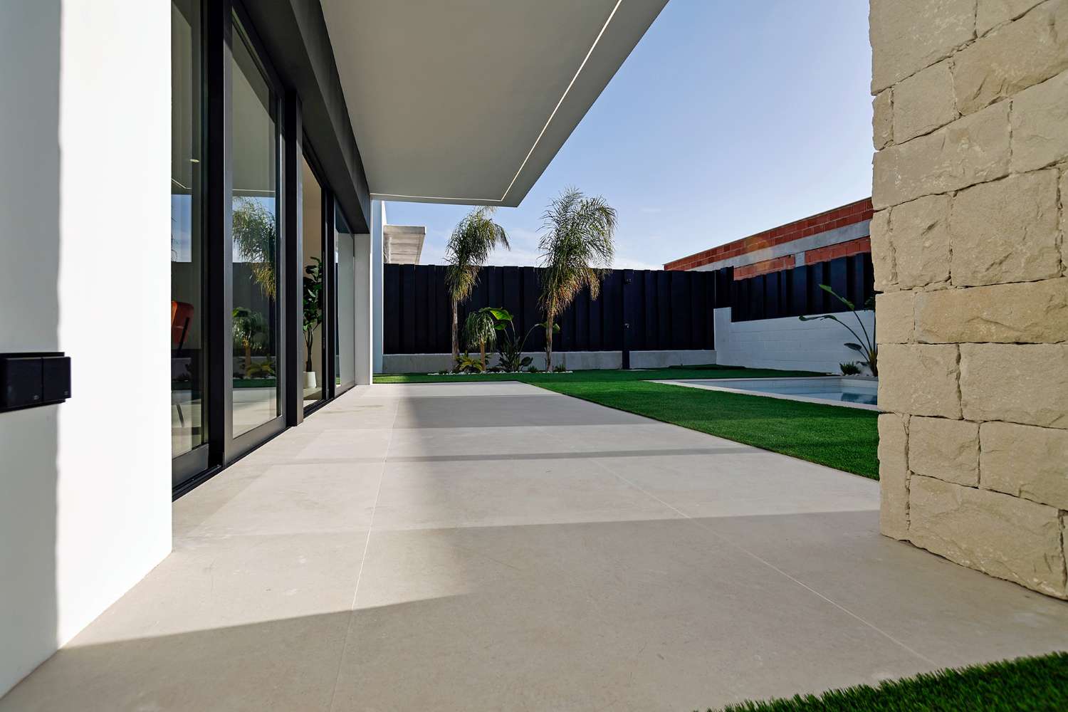 Promoción de villas independientes con piscina privada en urbanización privada de Molina de Segura.