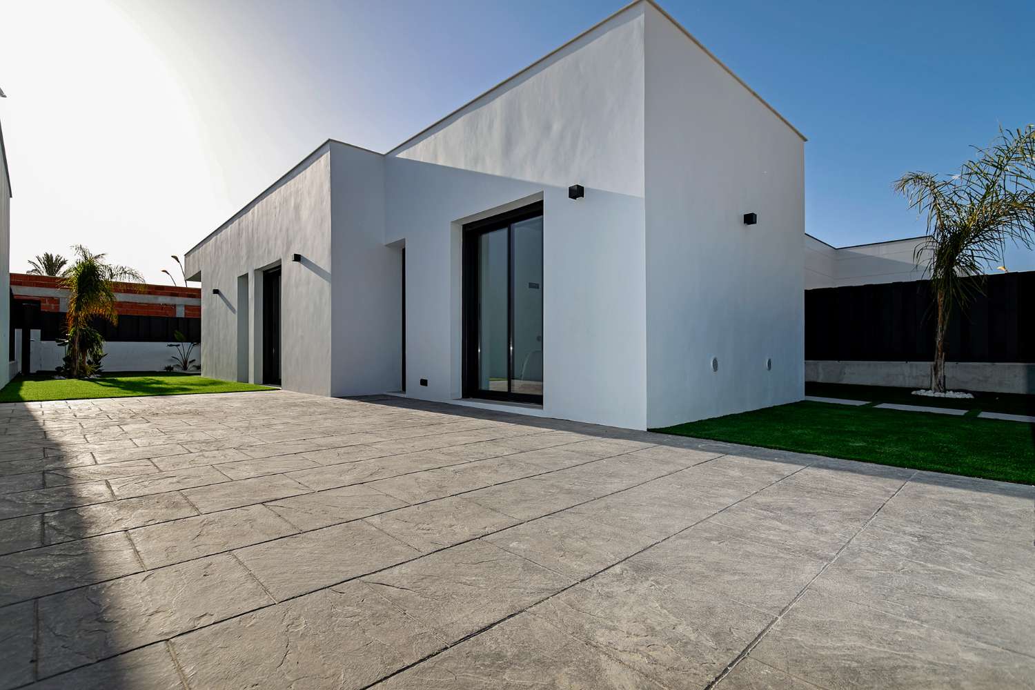 Promoción de villas independientes con piscina privada en urbanización privada de Molina de Segura.