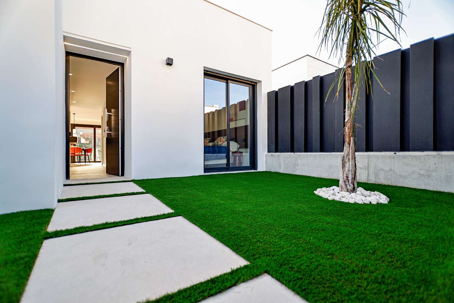 Promoción de villas independientes con piscina privada en urbanización privada de Molina de Segura.