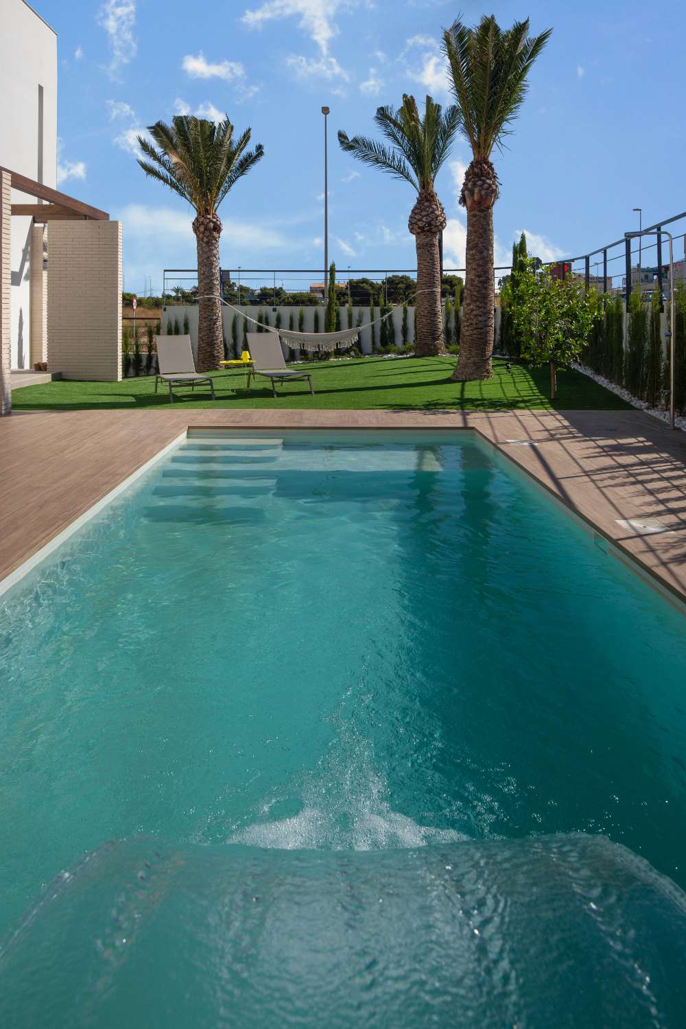 Exclusivas villas de lujo con piscina privada y solárium en Orihuela Costa