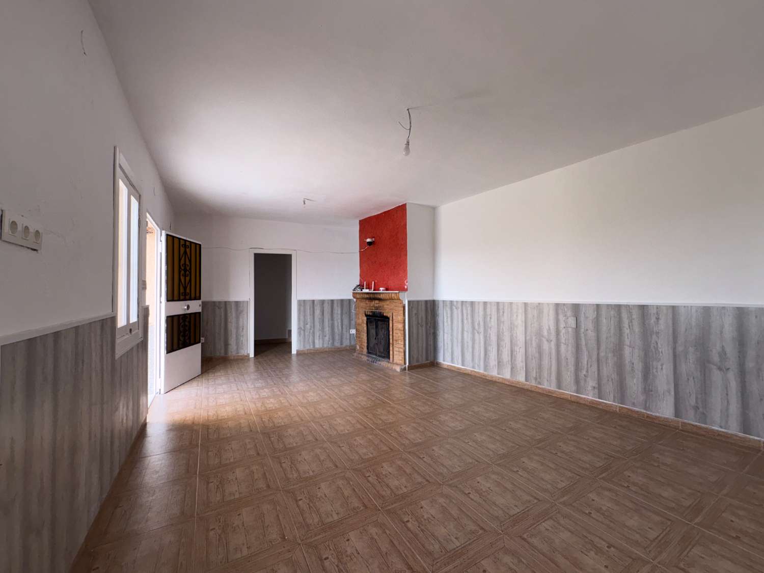 Casa reformada con patio y terraza cerca de la Ermita de Pliego