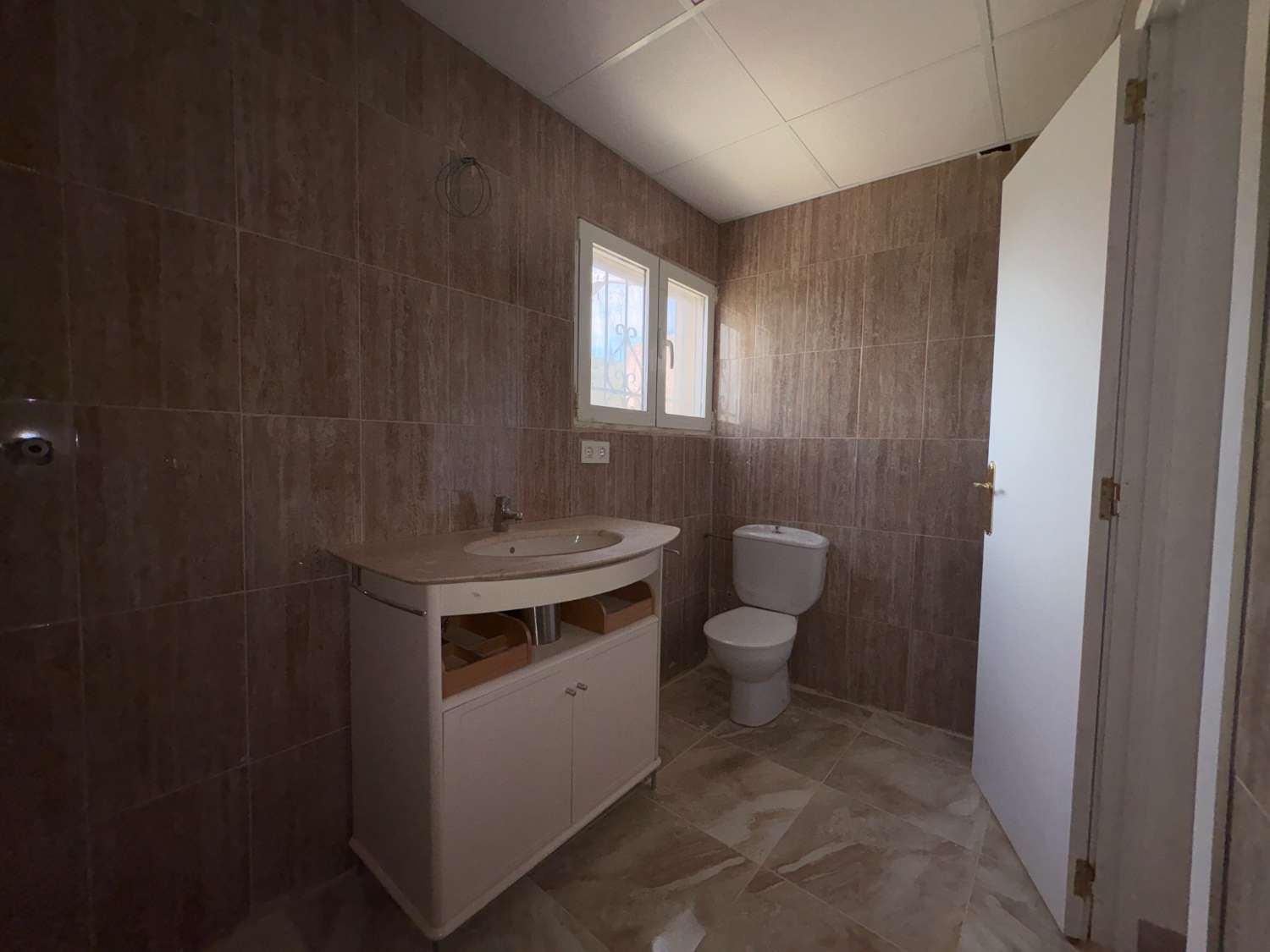 Casa reformada con patio y terraza cerca de la Ermita de Pliego