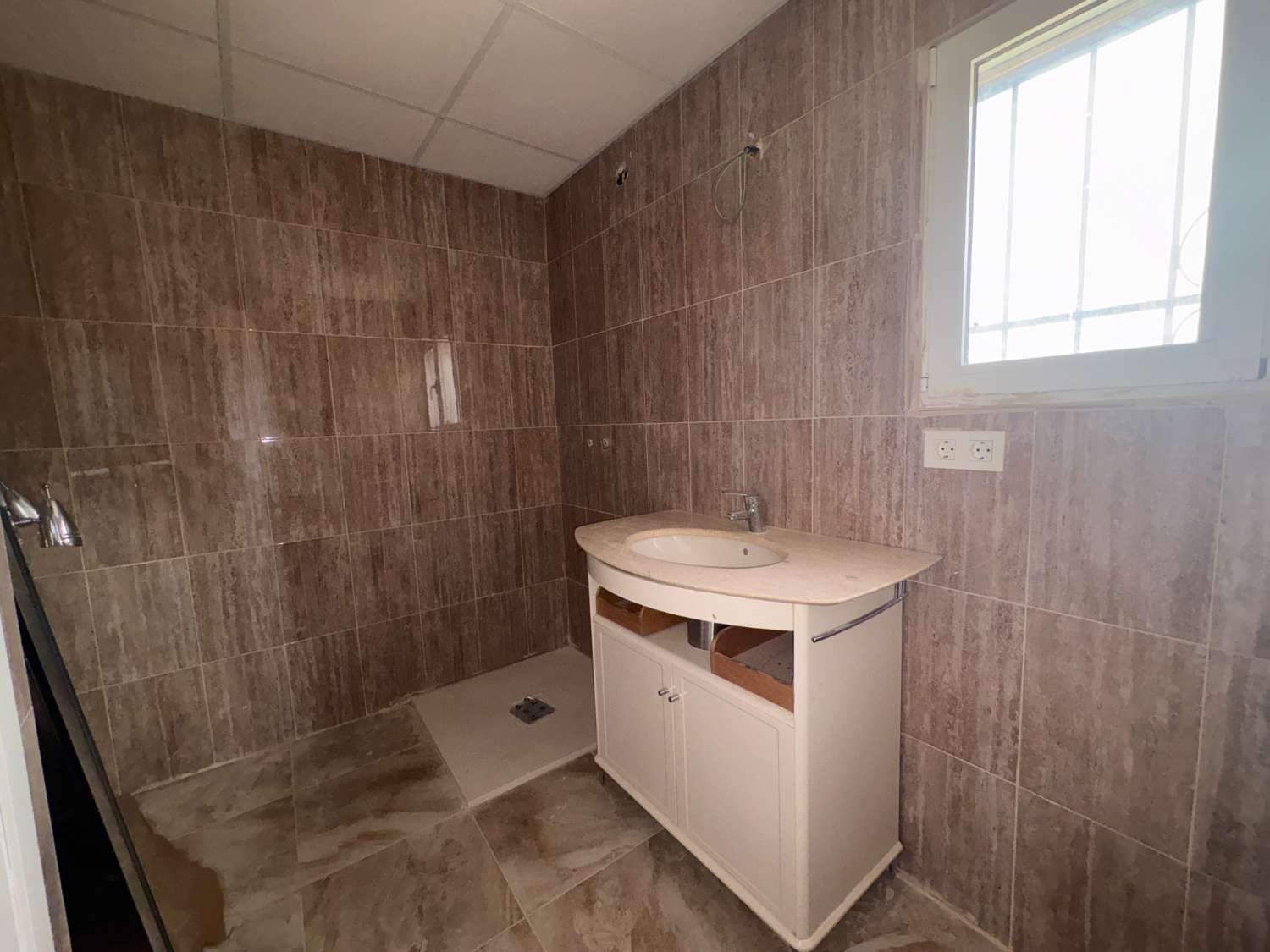 Casa reformada con patio y terraza cerca de la Ermita de Pliego