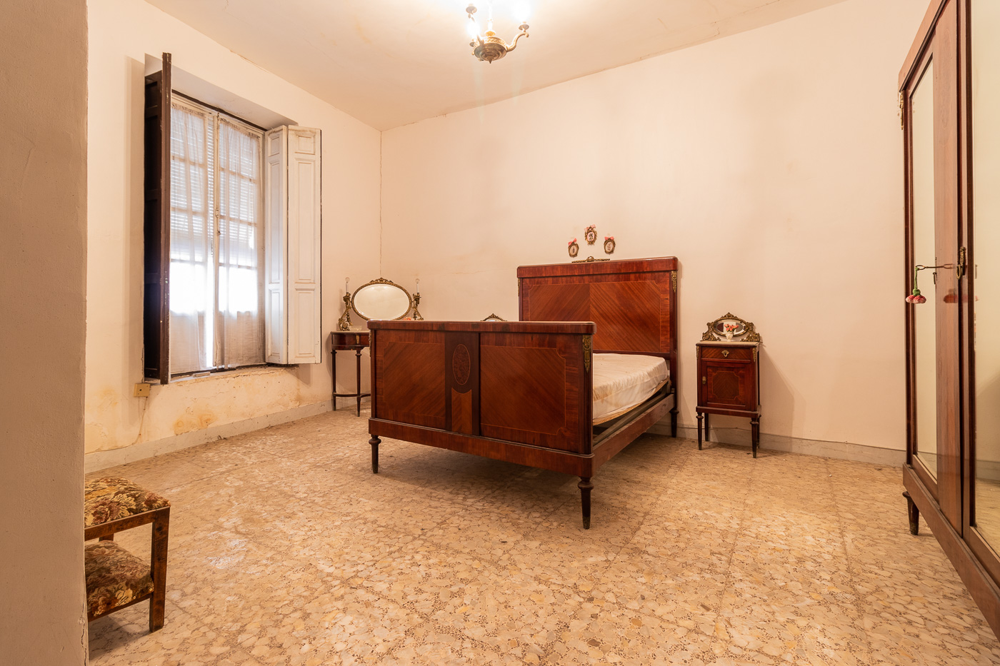 CASA SEÑORIAL CON GARAJE Y HUERTO EN EL CASCO ANTIGUO DE MULA