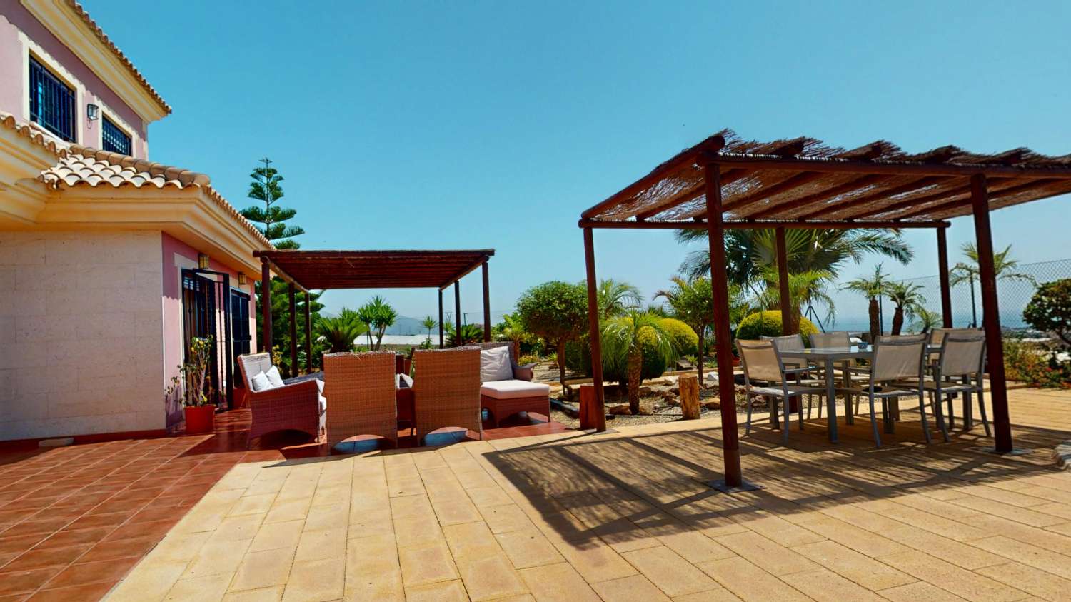 Chalet independiente con gran parcela y vistas al mar en Águilas