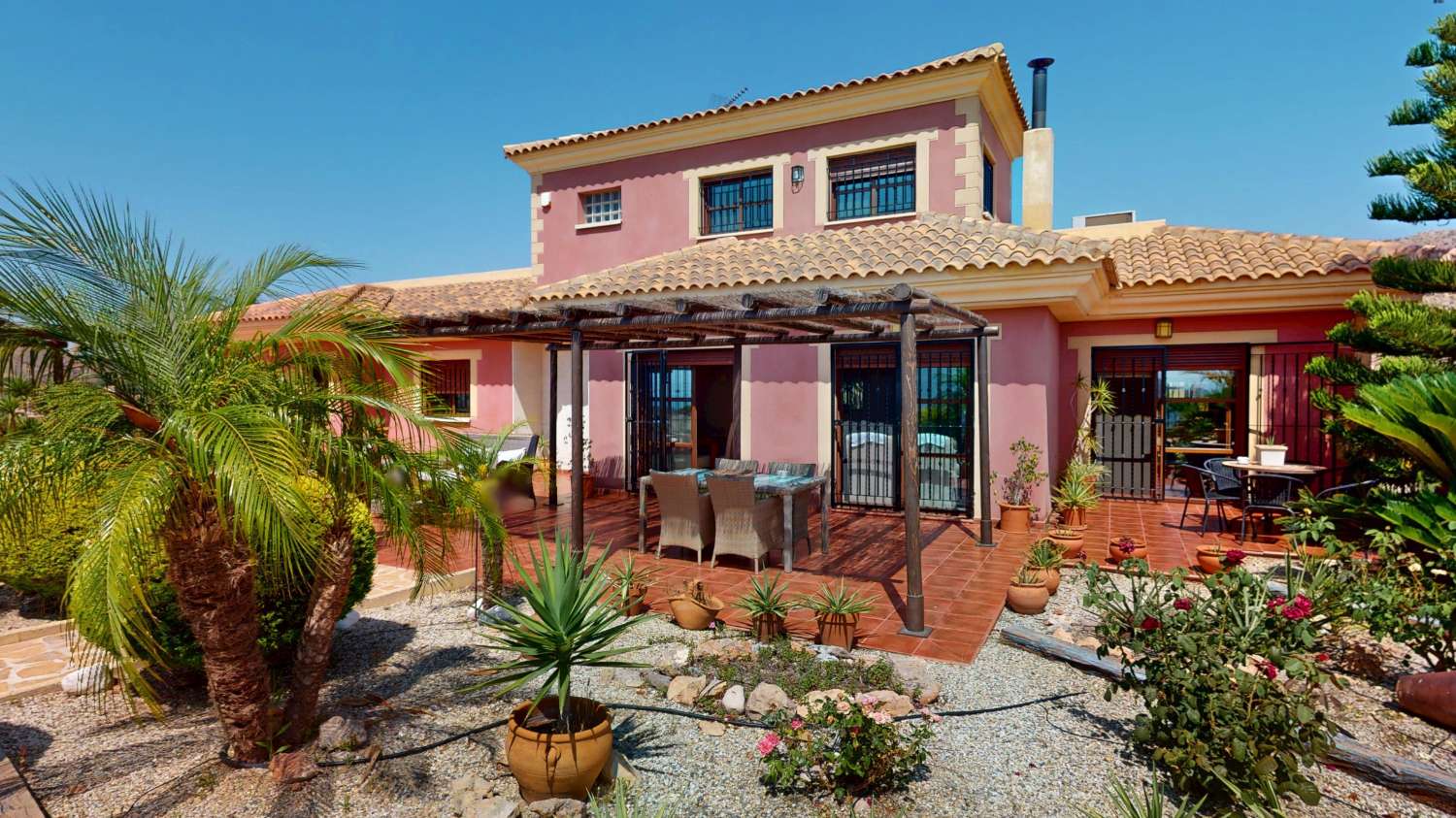 Chalet independiente con gran parcela y vistas al mar en Águilas
