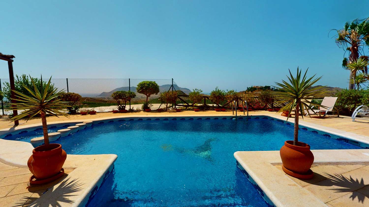 Chalet independiente con gran parcela y vistas al mar en Águilas